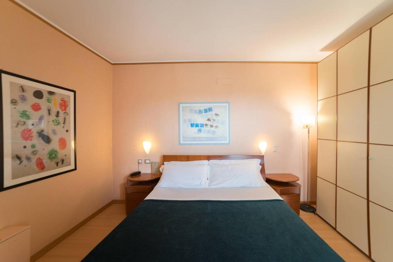 פרוג'ה Montebello Park Hotel מראה חיצוני תמונה