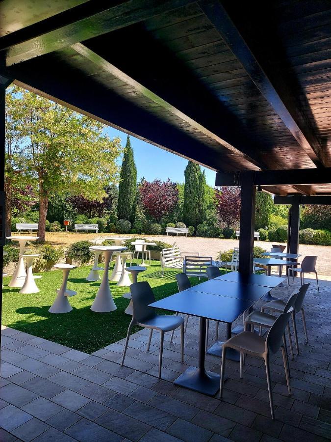 פרוג'ה Montebello Park Hotel מראה חיצוני תמונה