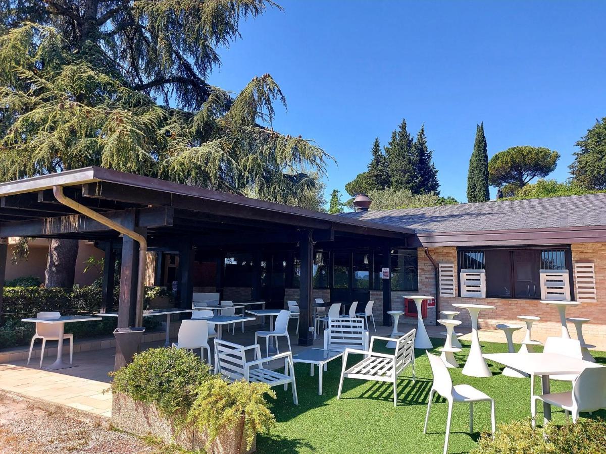 פרוג'ה Montebello Park Hotel מראה חיצוני תמונה